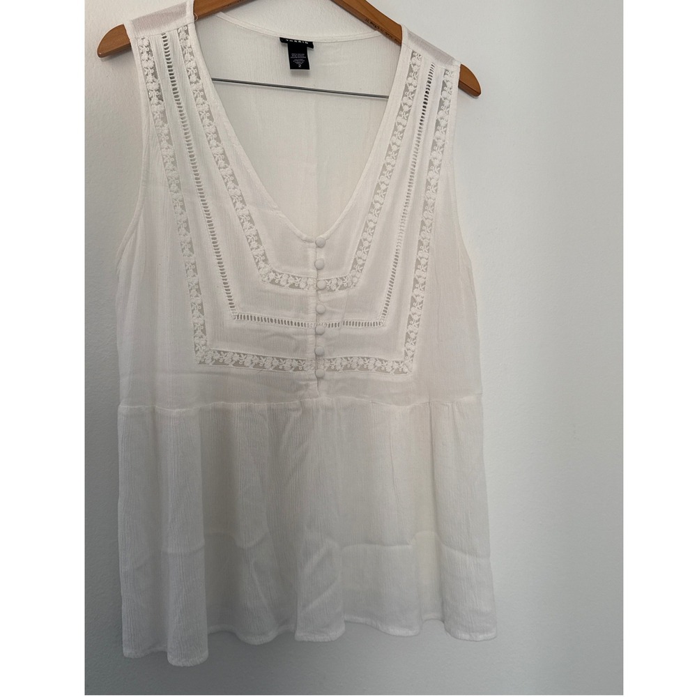 Torrid Women Blouse Relaxed White Lace V Deep Neck Buttons Sleeveless Size 2